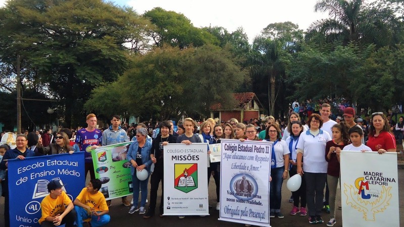 I Caminhada pela Paz contou com a presença de cinco escolas de Santo Ângelo