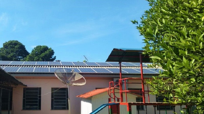Foram instalados 25 módulos solares com capacidade de geração de 325 Watts