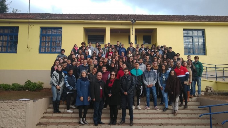 Professores e alunos prestigiaram a entrega da obra na Escola São Sepé, na região da 8ª CRE