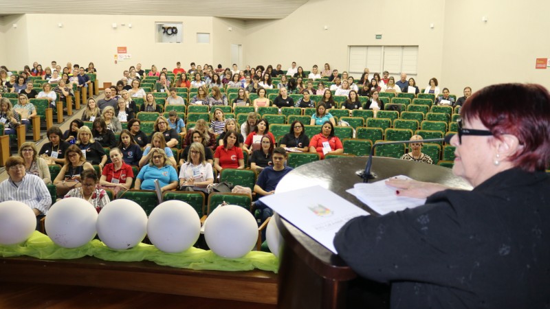 Secretária-adjunta Iara Wortmann ressalta a dedicação dos professores na consolidação das Cipaves nas 2,5 mil escolas do RS