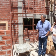 Secretário Faisal Karam visitou a construção do refeitório na Escola Dom José Baréa