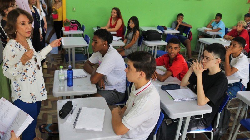 No Dia Nacional da Escola, secretária Raquel Teixeira visita Escola Jerônimo de Ornelas, da Capital