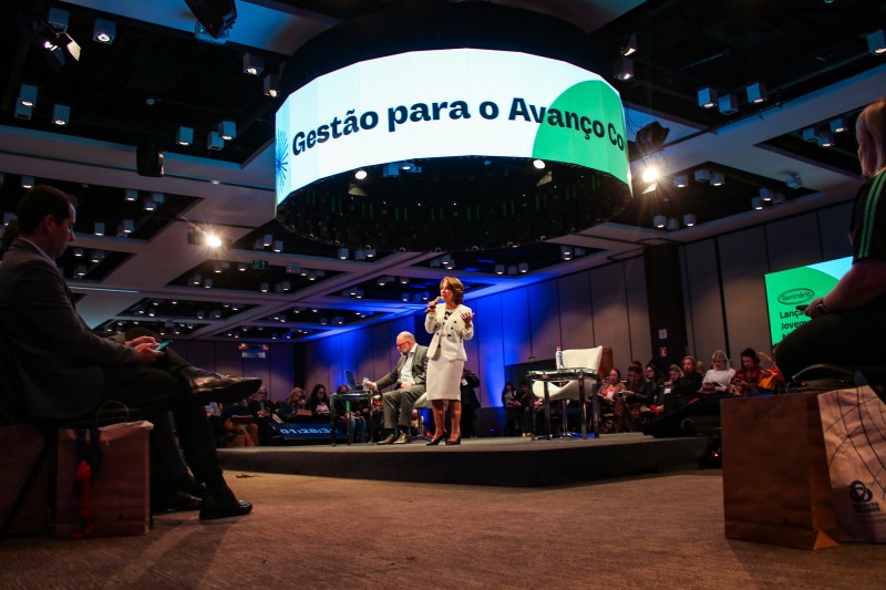 Raquel Teixeira participa do primeiro bate-papo expositivo do dia