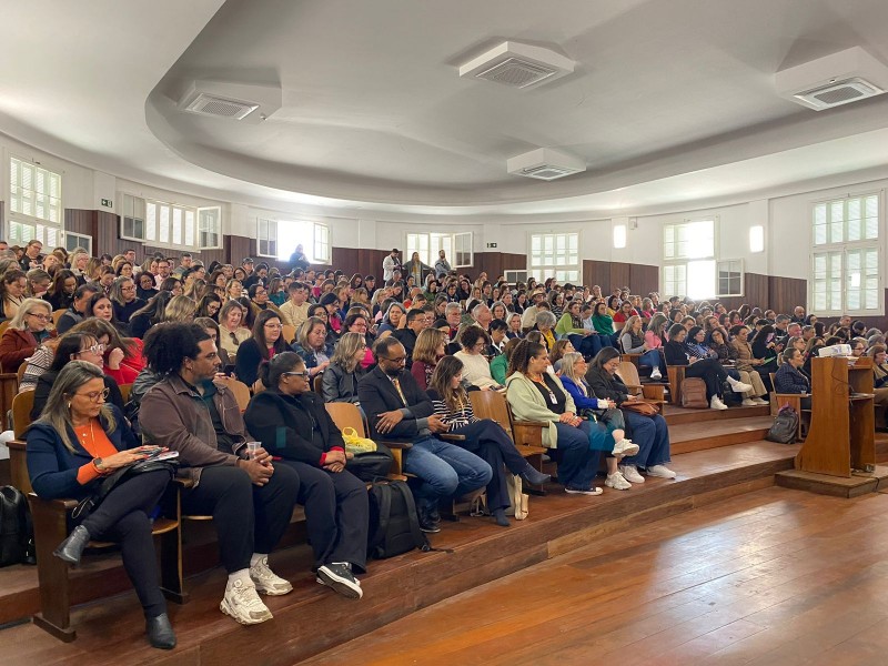 Imagem dos mentores no auditório
