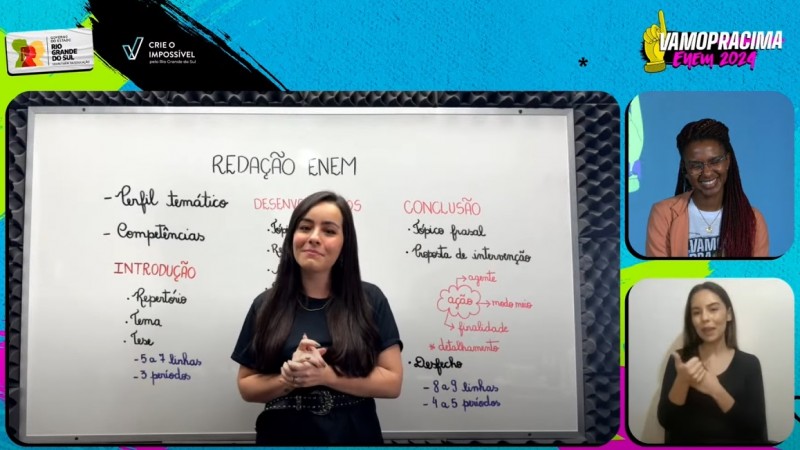 A imagem mostra a tela da aula ao vivo com a professora de redação Ana Luíza, do canal PoxaLulu.