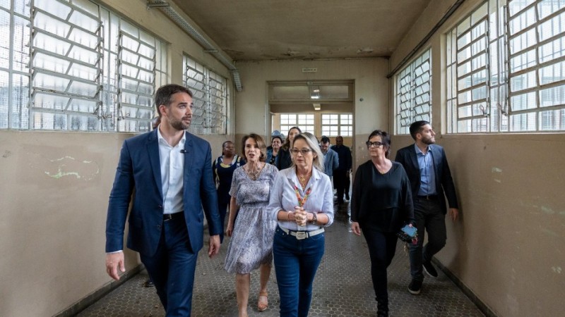 Governador Eduardo Leite vistoria obras no Instituto Crist&oacute;v&atilde;o de Mendoza, em Caxias do Sul out24

