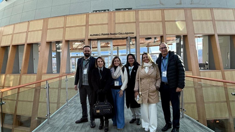 Foto do encontro da Comunidade Araucária em Washington, com secretários e ministros da educação.