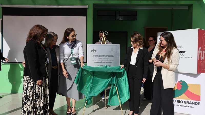 As secretárias Raquel Teixeira (Educação) e Izabel Matte (Obras Públicas) participaram da cerimônia