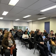 Coordenadores das 30 CREs acompanham apresentação sobre estratégias de prevenção ao abandono escolar
