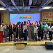 Participantes do curso posam para foto