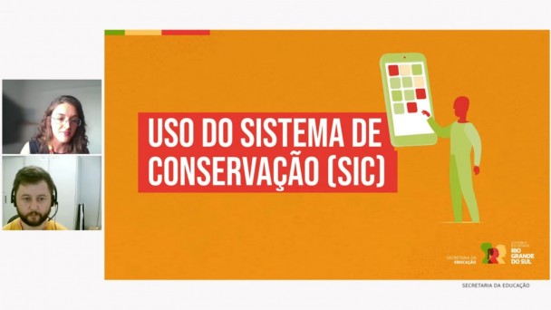 Print da tela da live, com duas pessoas apresentando e um slide destacado com a frase "Uso do sistema de conserva&ccedil;&atilde;o (SIC)". 